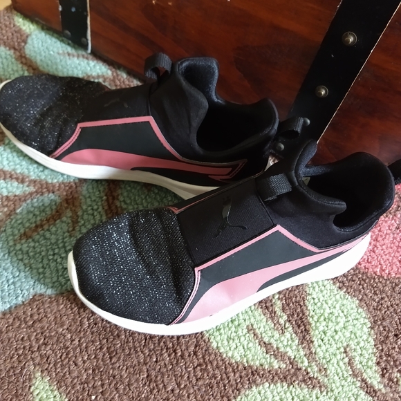 girls black puma trainers